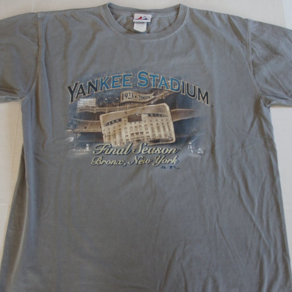Men's Yankee Stadium Final Season T-shirt Large